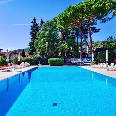 Free Parking-Sea View, With Pool & Garden Apartment Сан Ремо Екстериор снимка
