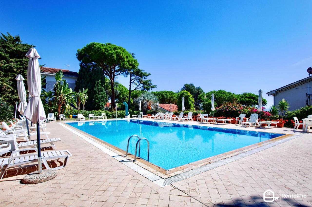 Free Parking-Sea View, With Pool & Garden Apartment Сан Ремо Екстериор снимка