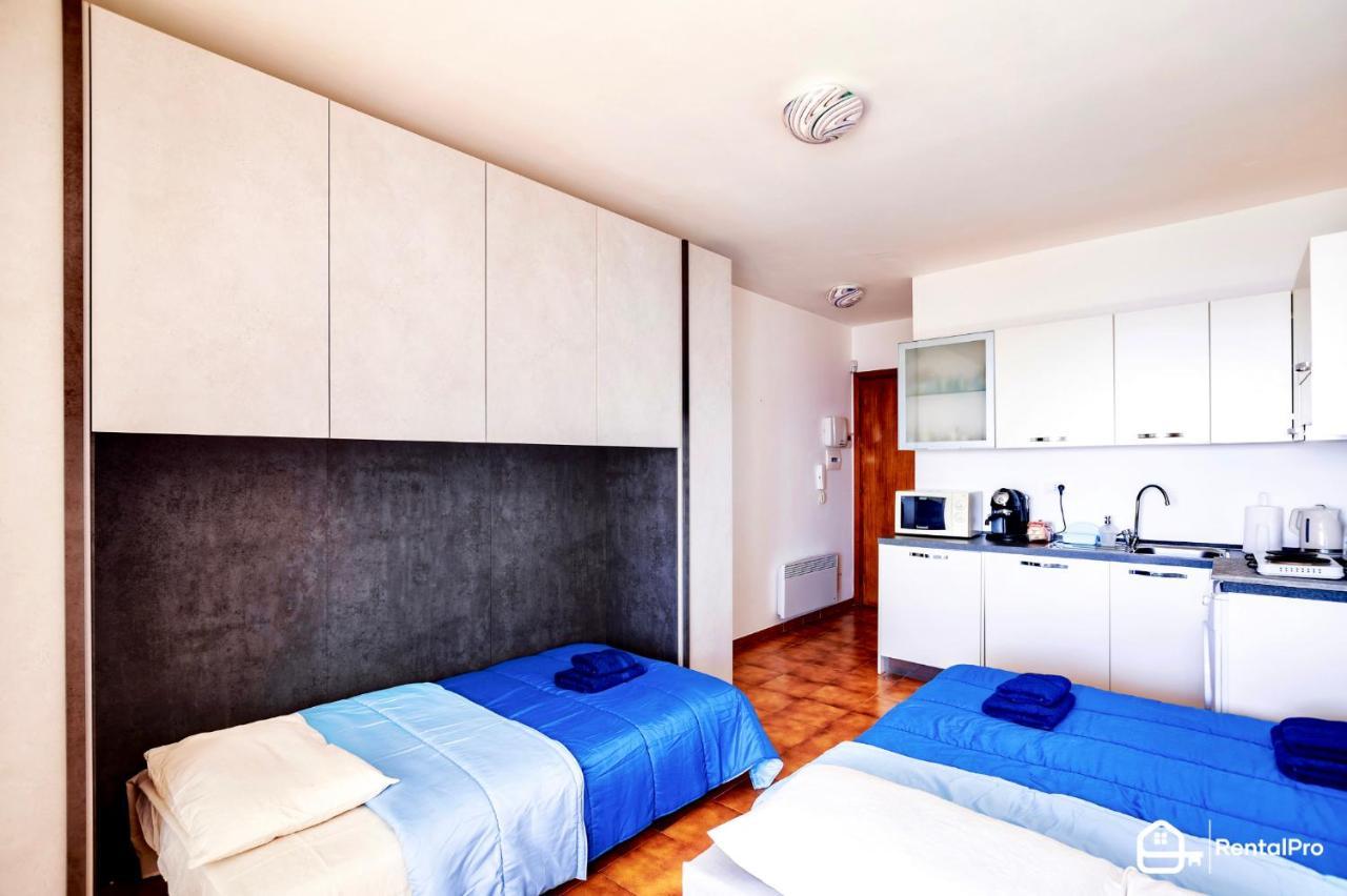 Free Parking-Sea View, With Pool & Garden Apartment Сан Ремо Екстериор снимка